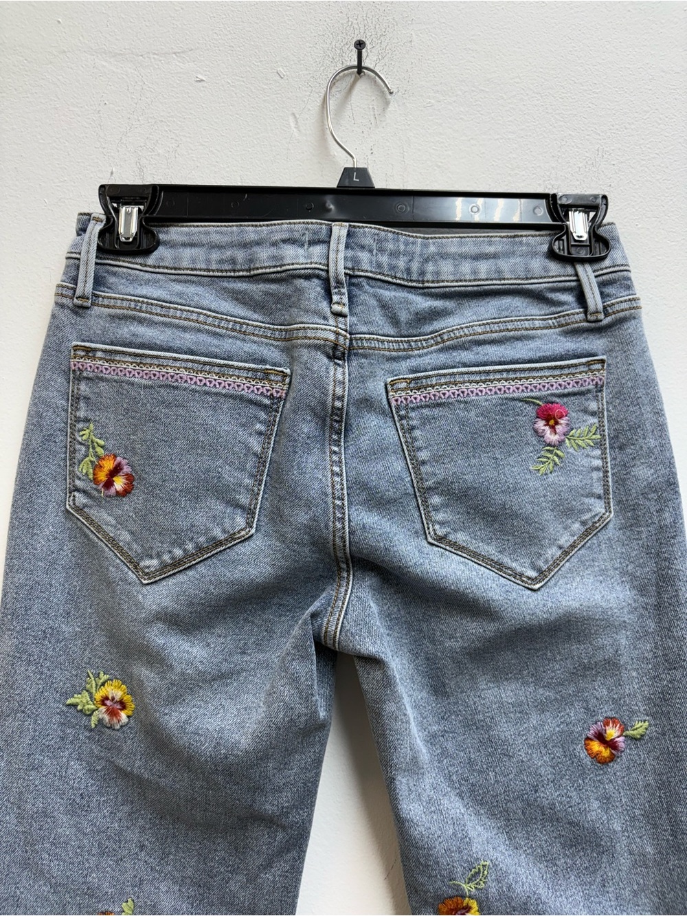 Driftwood Eva Jeans Women’s Size 26 Floral Embroidered Flare Raw Hem Denim NWT - Picture 8 of 9